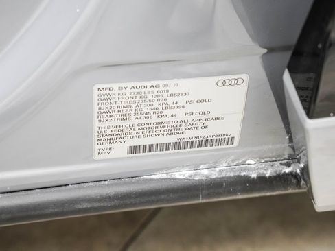 Used 2024 Audi Q4 e-tron Prestige AWD/4WD image 47