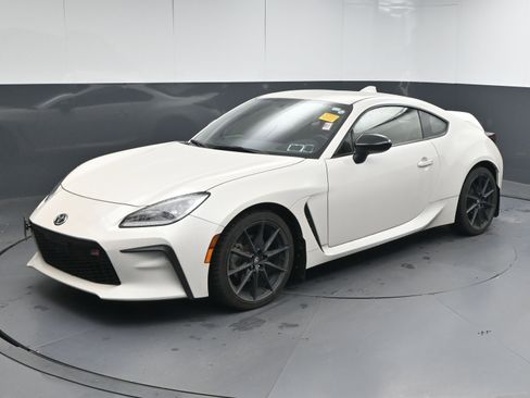 Certified 2024 Toyota GR86 Premium image 4