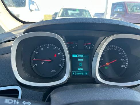 Used 2017 Chevrolet Equinox LT w/ Convenience Package AWD/4WD image 5