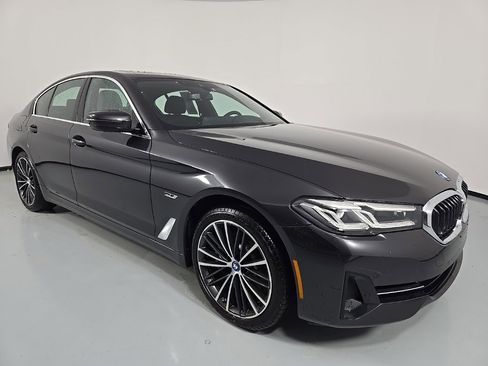 Used 2023 BMW 530e xDrive w/ Premium Package image 7