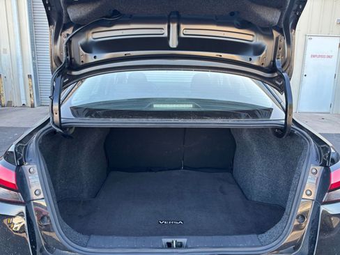 Used 2025 Nissan Versa SV FWD image 29