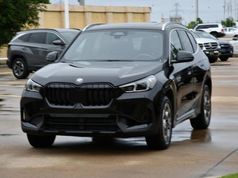 Used 2025 BMW X1 xDrive28i AWD/4WD image 2