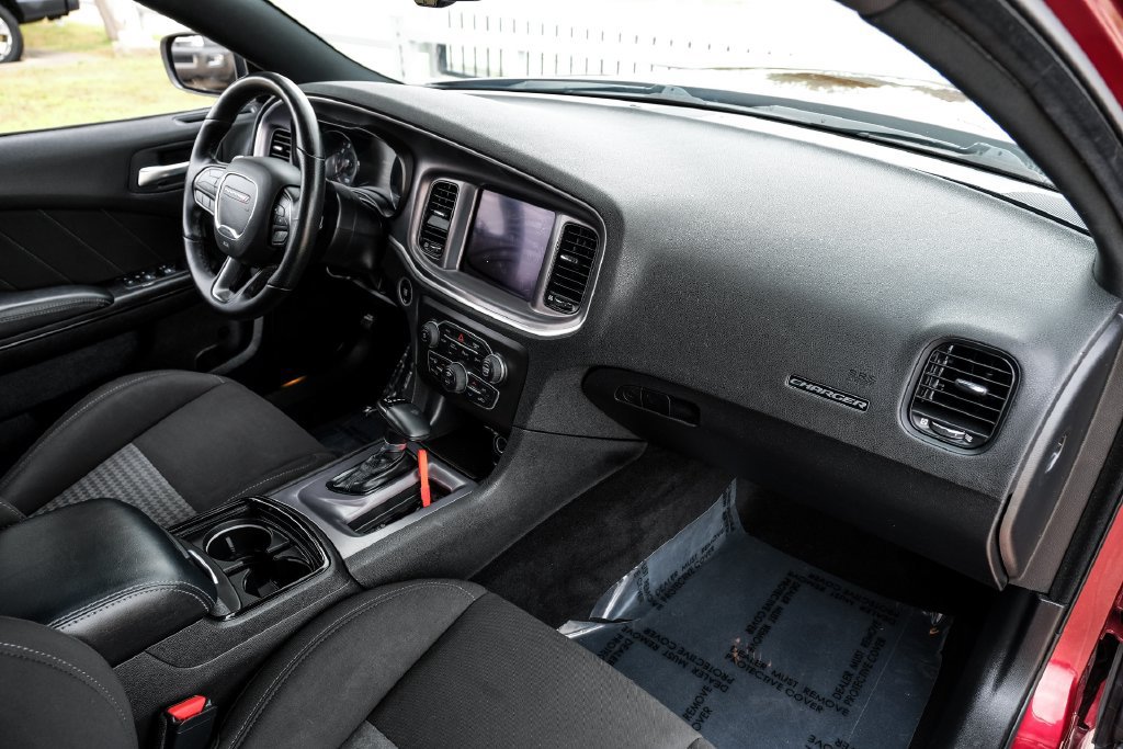 Used 2022 Dodge Charger R/T w/ Blacktop Package RWD image 9