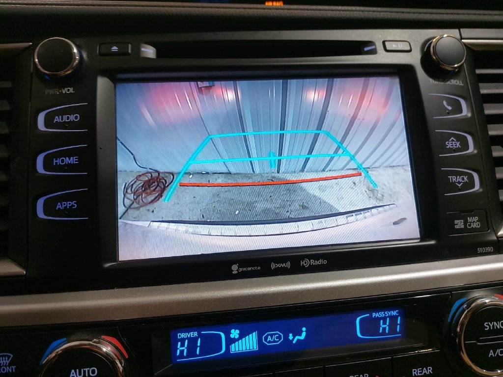 Used 2019 Toyota Highlander XLE FWD image 24