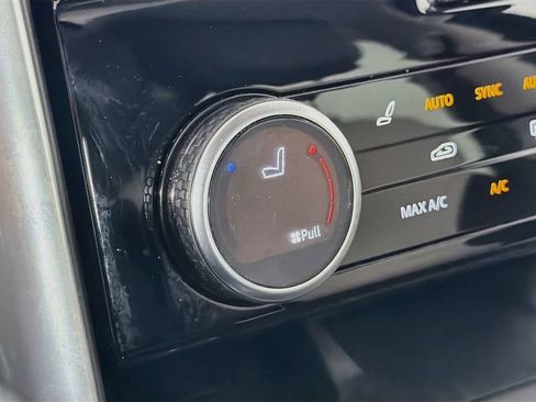 Used 2025 Land Rover Discovery S AWD/4WD image 21