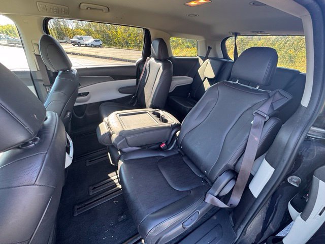 Used 2022 Kia Carnival LX FWD image 17