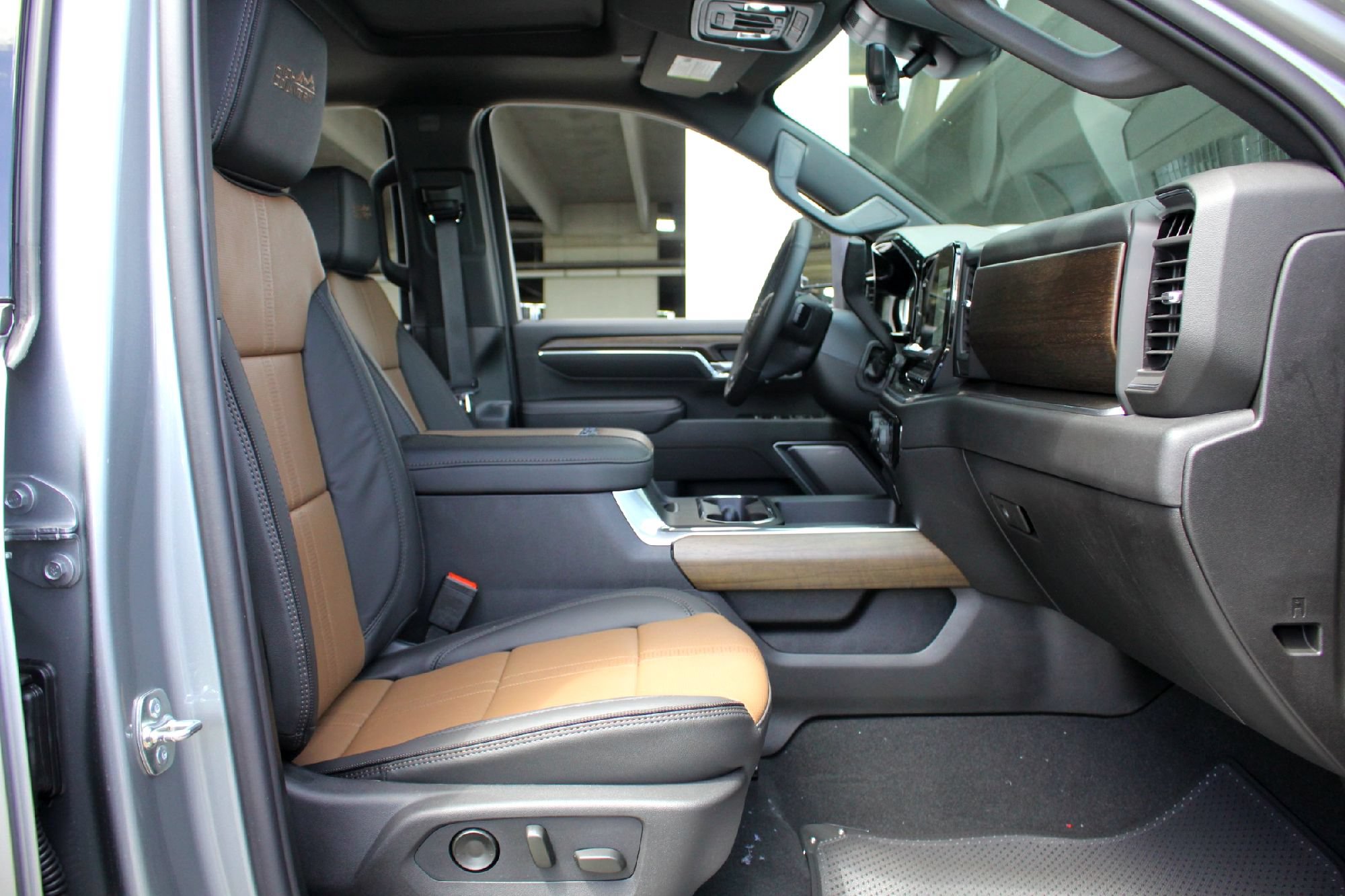 New 2026 Chevrolet Silverado 2500 High Country w/ High Country Premium Package AWD/4WD image 14
