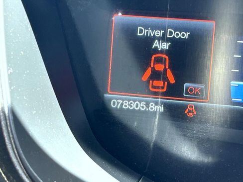 Used 2018 Ford Fusion SE w/ Equipment Group 201A FWD image 12