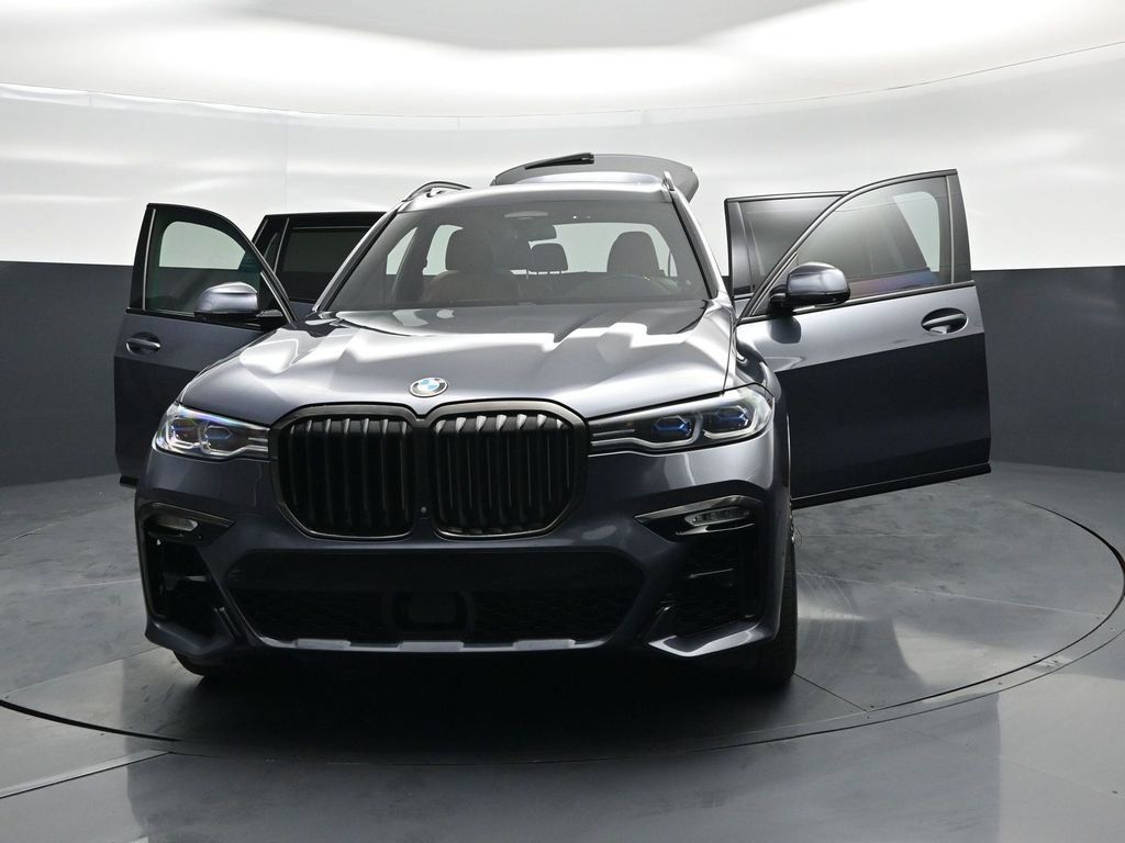Used 2020 BMW X7 M50i w/ Dynamic Handling Package AWD/4WD image 31