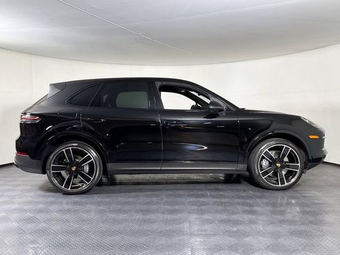 Certified 2023 Porsche Cayenne Platinum Edition AWD/4WD image 16