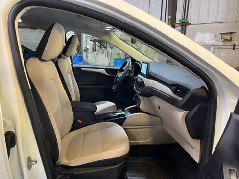 Used 2022 Ford Escape SE w/ SE Sport Appearance Package FWD image 25