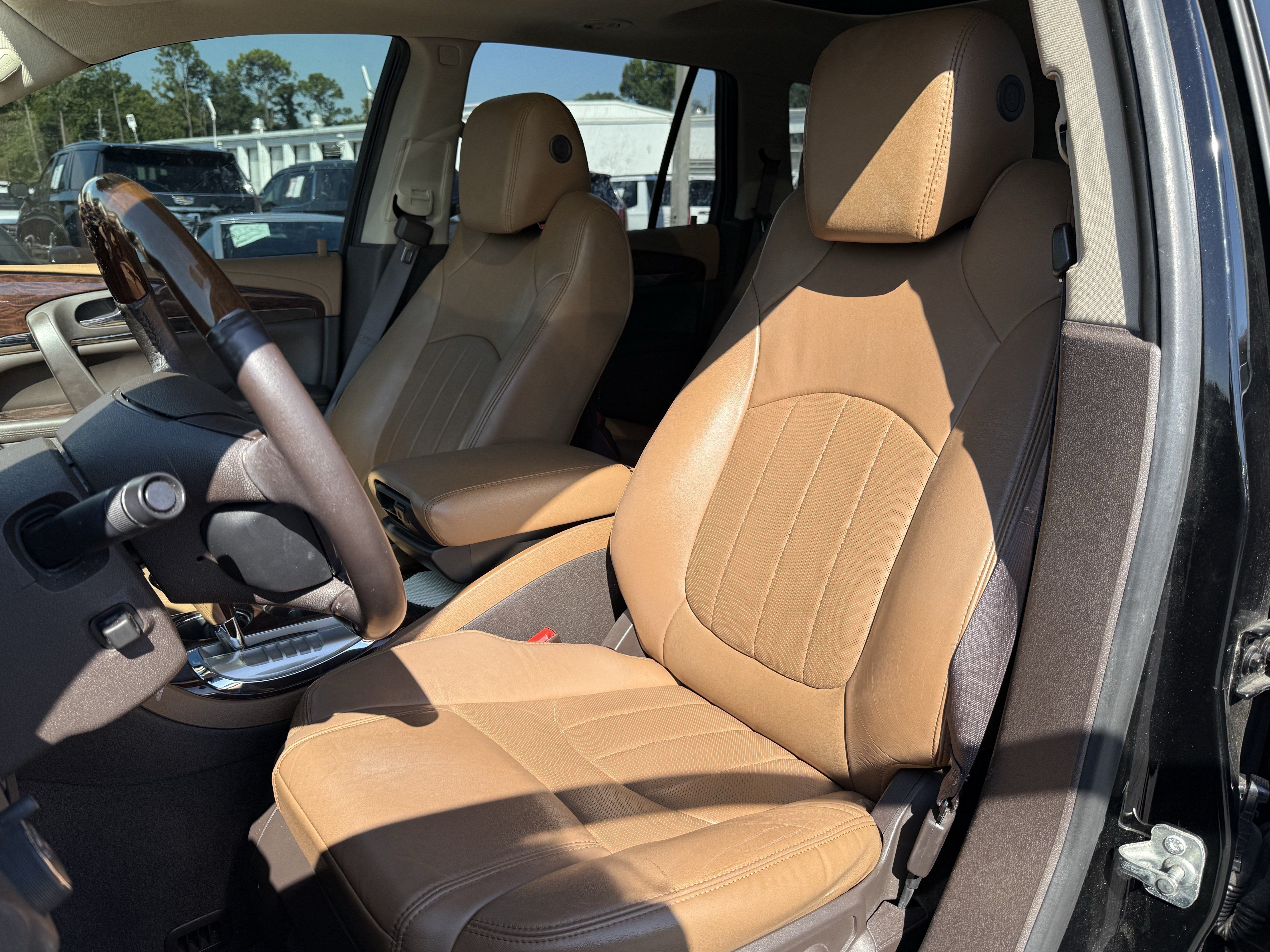 Used 2017 Buick Enclave Premium w/ Experience Buick Package FWD image 7