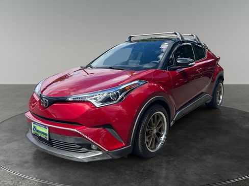 Used 2019 Toyota C-HR Limited FWD image 4