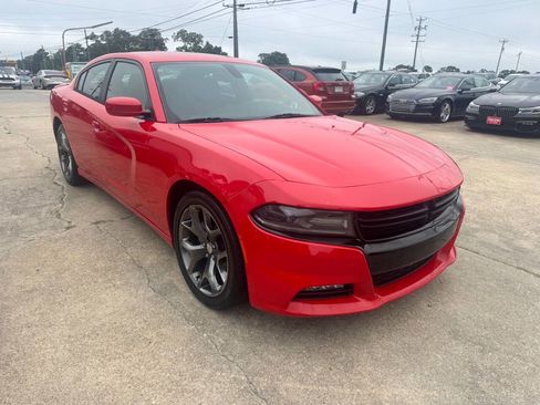 Used 2015 Dodge Charger SXT image 4