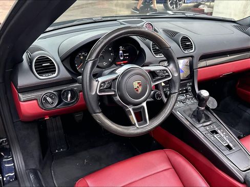 Used 2024 Porsche 718 Boxster RWD image 17