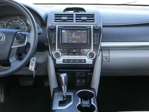 Used 2012 Toyota Camry LE FWD image 15