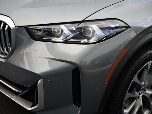 Used 2025 BMW X5 sDrive40i w/ Climate Comfort Package image 13