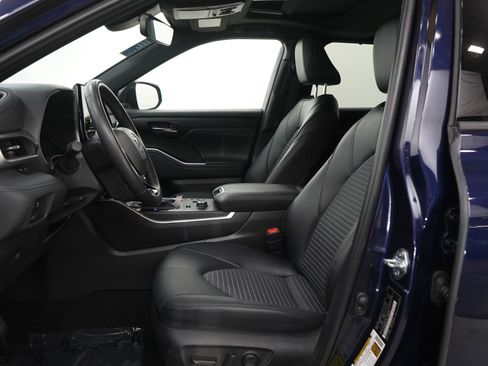 Used 2025 Toyota Highlander XSE image 17