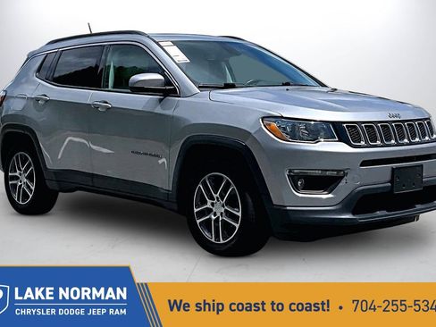 Used 2019 Jeep Compass Latitude FWD image 1