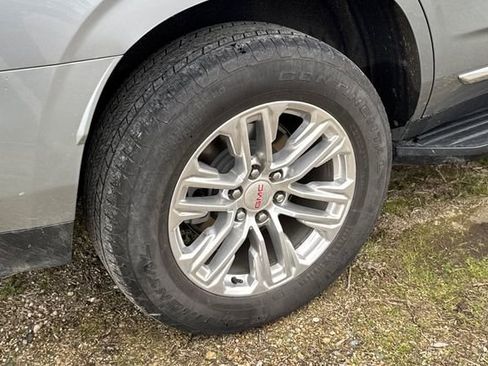 Used 2023 GMC Yukon SLT w/ SLT Luxury Package image 8