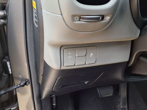 Used 2019 Kia Soul FWD image 23