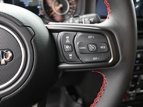 Used 2024 Jeep Wrangler Unlimited Rubicon image 2