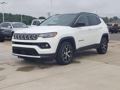 Used 2024 Jeep Compass Limited AWD/4WD image 9