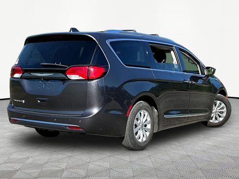 Used 2018 Chrysler Pacifica Touring-L Plus FWD image 6