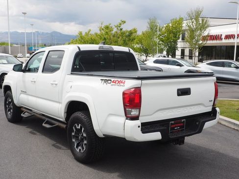 Used 2021 Toyota Tacoma TRD Off-Road w/ Technology Package AWD/4WD image 7