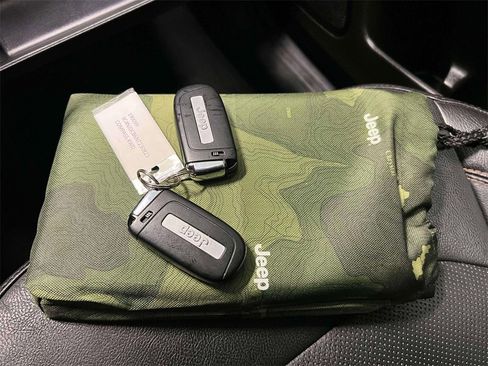 Used 2022 Jeep Compass Limited image 36