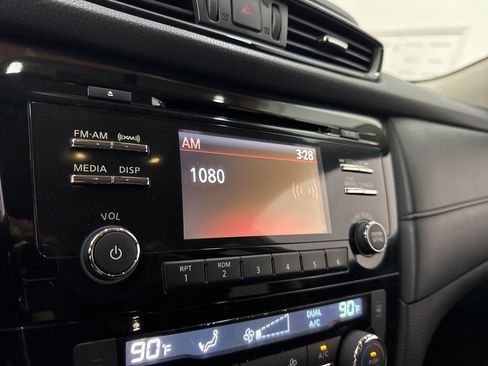 Used 2017 Nissan Rogue SV w/ SV Family Package image 45