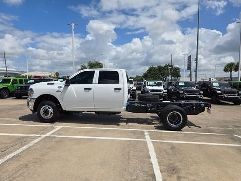 New 2026 RAM 3500 Tradesman w/ Chrome Appearance Group A AWD/4WD image 9