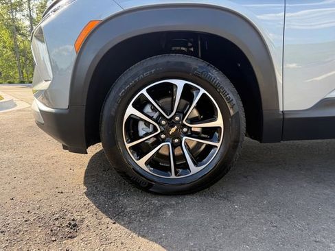Used 2025 Chevrolet TrailBlazer LT AWD/4WD image 14