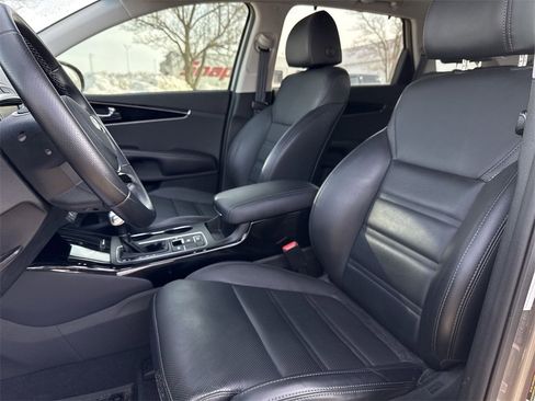 Used 2019 Kia Sorento SX image 13
