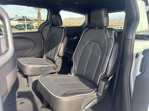 New 2026 Chrysler Pacifica Limited image 10