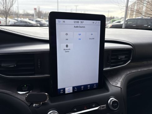 Used 2020 Ford Explorer Platinum w/ Premium Technology Package image 23