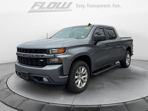 Used 2020 Chevrolet Silverado 1500 Custom w/ Custom Value Package image 3