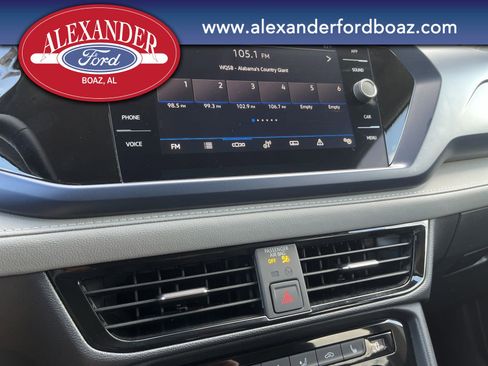 Used 2024 Volkswagen Taos SE image 21