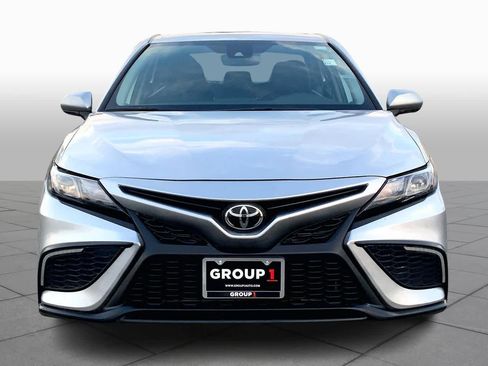 Used 2024 Toyota Camry SE image 3