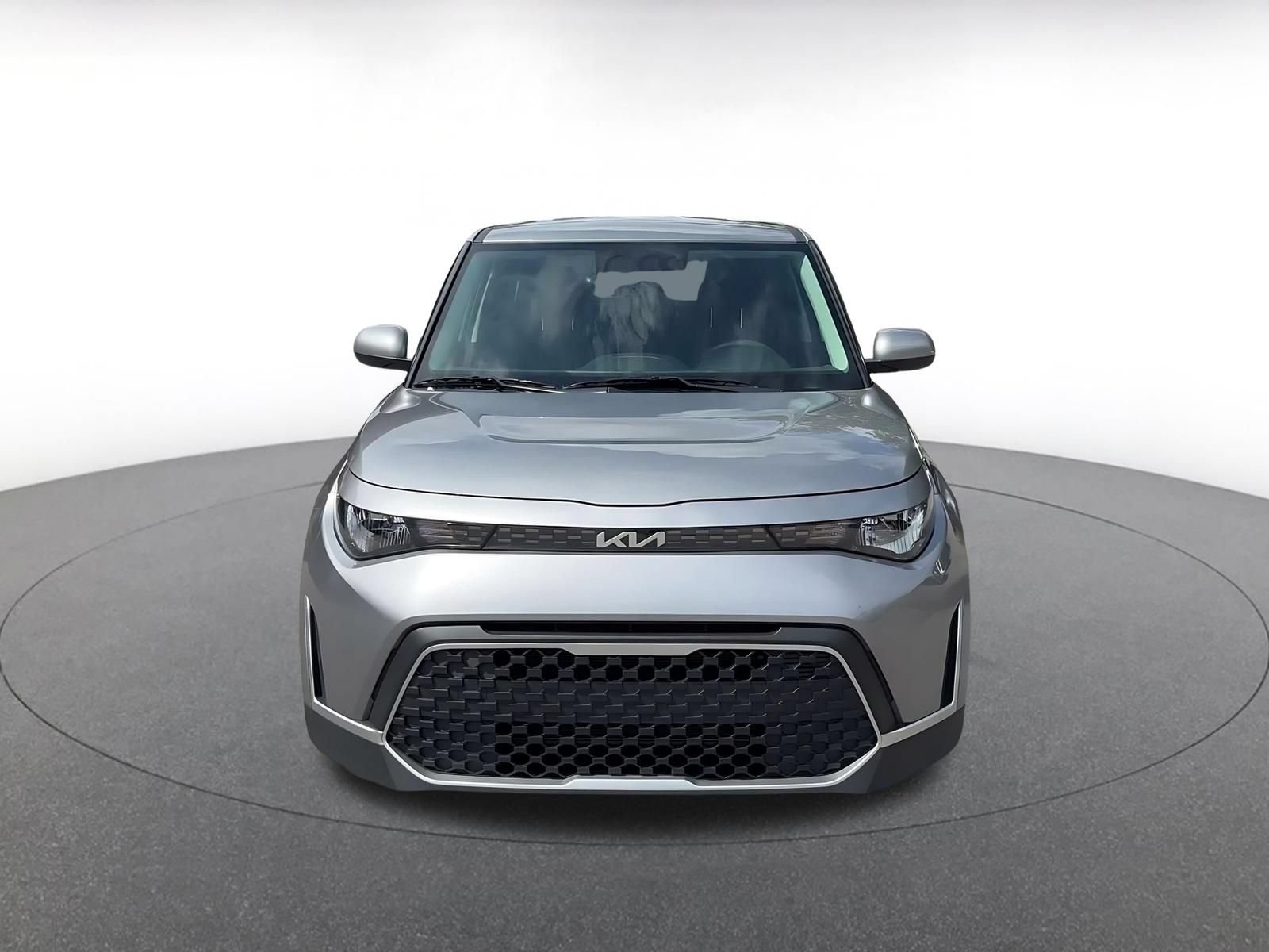 Used 2025 Kia Soul LX w/ LX Technology Package FWD image 3