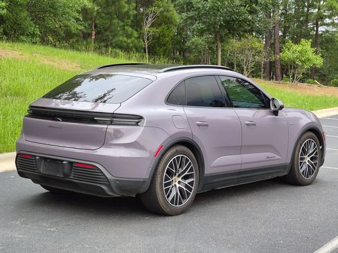 Certified 2025 Porsche Macan 4 Electric AWD/4WD image 24