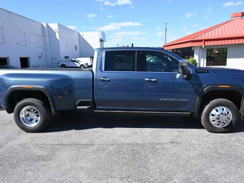 Used 2025 GMC Sierra 3500 Denali Ultimate AWD/4WD image 4