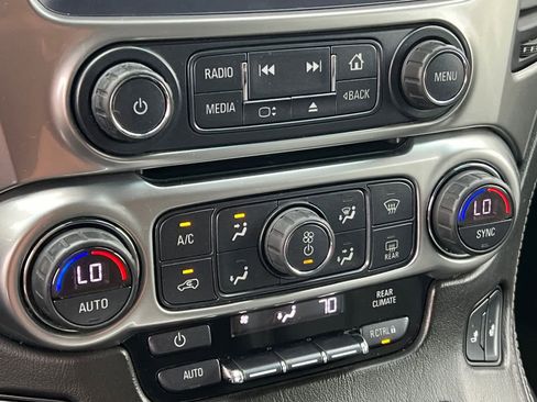 Used 2018 Chevrolet Suburban LT image 22