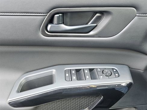 New 2025 Nissan Pathfinder SV image 30