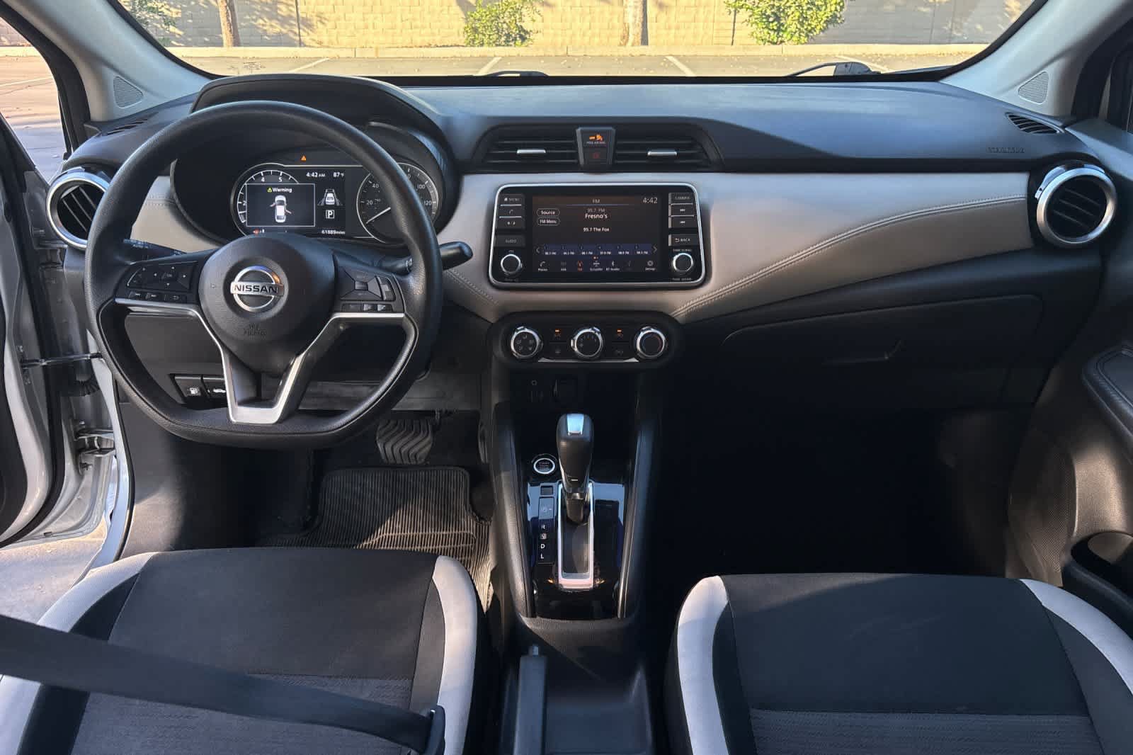 Used 2020 Nissan Versa SV FWD image 4