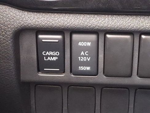 Used 2021 Nissan Titan SV w/ SV Convenience Package image 23