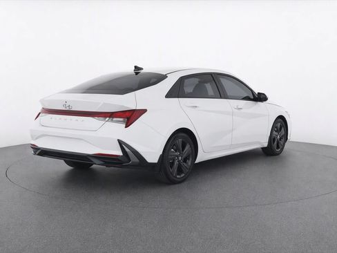 Used 2022 Hyundai Elantra SEL w/ Convenience Package FWD image 6