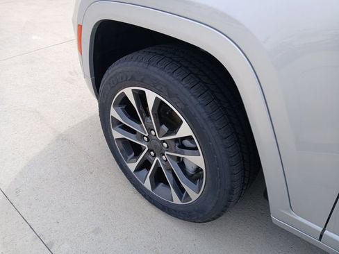 Used 2022 Jeep Grand Cherokee Overland AWD/4WD image 35