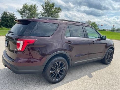 Used 2019 Ford Explorer XLT w/ Equipment Group 202A AWD/4WD image 3