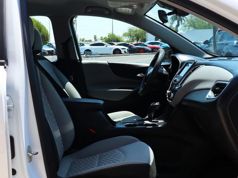 Used 2020 Chevrolet Equinox LS FWD image 30